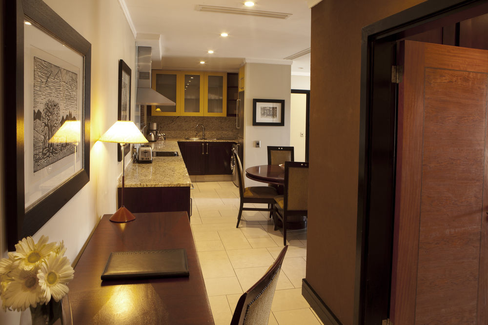 Raphael Suites Johannesburg Bagian luar foto
